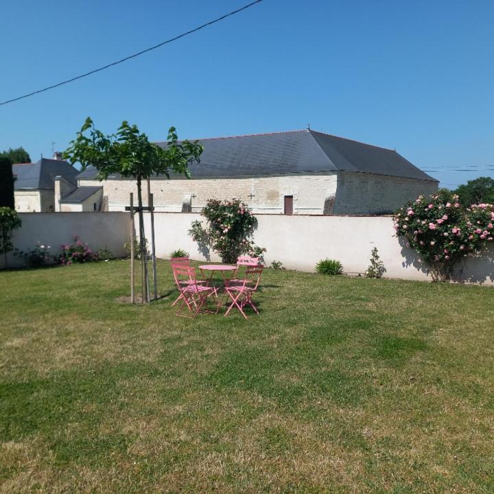 Jolie Maison De Campagne En Pierre De Tuffeau Longue Exterior photo